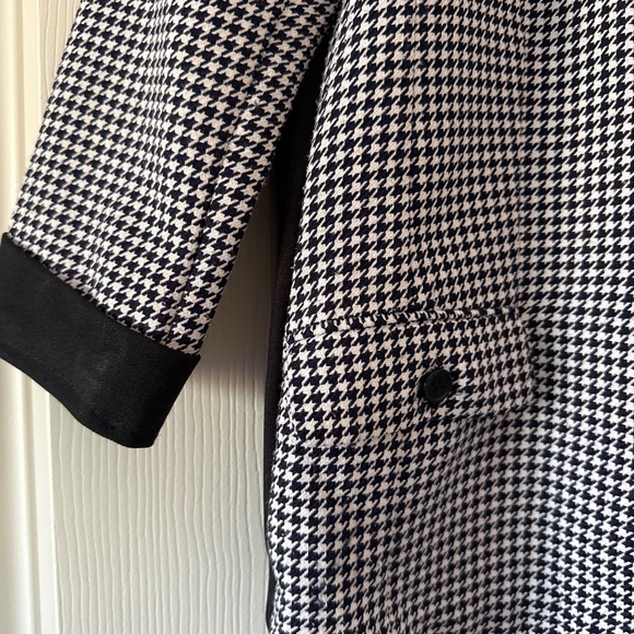 Vintage Houndstooth Blazer with Contrast Lapel - Picture 2 of 6